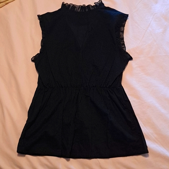 Converse One Star Black Sleeveless Blouse with Ruffles Small - Picture 4 of 10